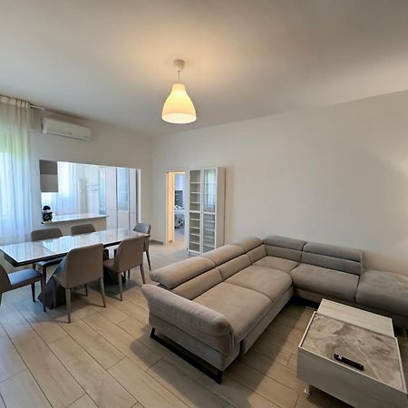 Suite Patrizia - Appartamento In Centro A Modena Eksteriør billede